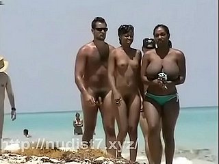 Ingenuous defoliate culo adolescente nudista en la playa pública