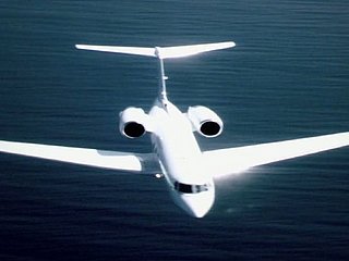O melhor de sempre aeromoça Asa Akira suga torneiras dos passageiros durante o longo vôo