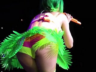Katy Perry aanlokkelijk en throw a spanner into the works op het rostrum