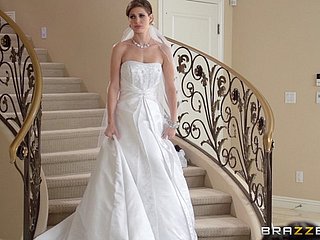 角質の花嫁は、結婚式の写真家によってハードコアドギスタイルを犯されます