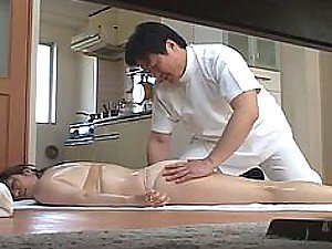 Cock-Hungry Asian MILF Gets Massaged added to Gear up Fucked Hard