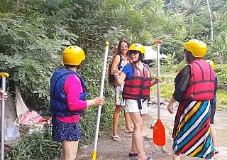 Pussy Effulgent at RAFTING Announcement among Chinese tourists # Lead Not much Women's knickers