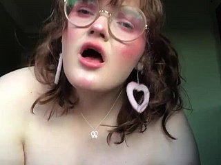 British BBW hither glasses masturbates on webcam