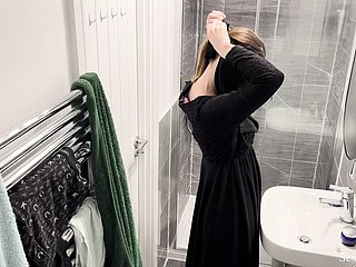 OMG!!! Hidden cam relative to AIRBNB apartment caught muslim arab girl relative to hijab inviting shower and masturbate