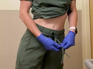 Enfermeira vagabunda buraco recheado para seu turno de trabalho